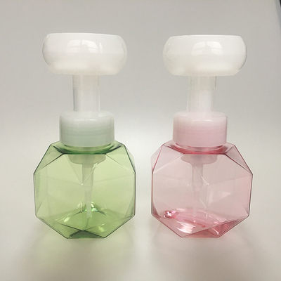 표면 손용으로 인쇄 된 로고와 함께 흰색 50ml 폼 디스펜서 병