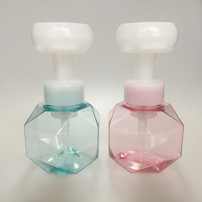 표면 손용으로 인쇄 된 로고와 함께 흰색 50ml 폼 디스펜서 병