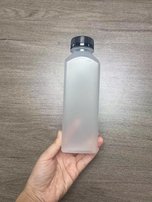 고립된 현대적인 디자인으로 맑고 사용자 정의 가능한 플라스틱 우유 차 병