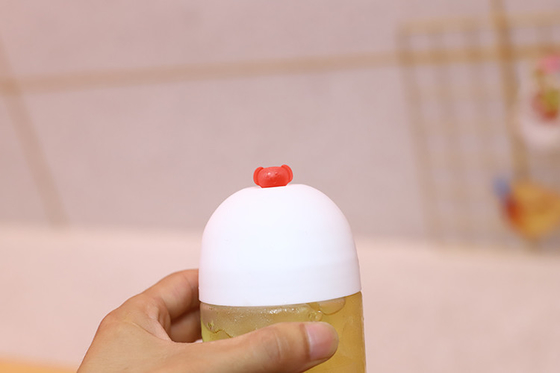 뚜?? 에 나사 를 달고 있는 유출 방지 플라스틱 우유 차 병