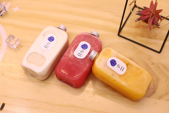 뚜?? 에 나사 를 달고 있는 맞춤형 플라스틱 120ml 우유 차 병