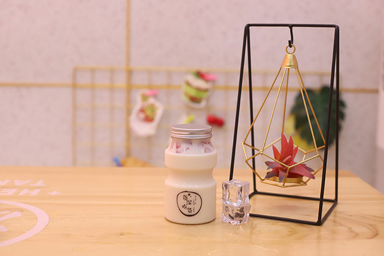 0.5kg 용량의 뚜?? 에 나사 를 달고 있는 편리한 중형 우유 차 병