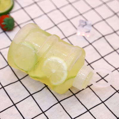 대용량 버블티 생산 환경의 요구를 충족하도록 설계된 스크류 캡이 있는 현대적인 버블티 저그