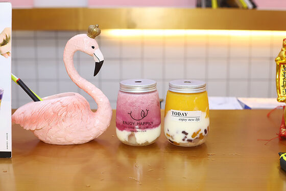 모던 밀크티 병 투명 스크류 뚜껑 내구성이 뛰어나 재사용 가능한 플라스틱 용기 음료 포장 및 보관에 이상적