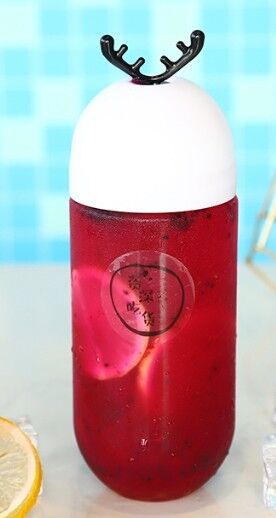 단열 된 거품 차 잔 현대적 인 모습 효과적 인 온도 조절 및 세련 된 음료 저장 제공 하기 위해 제작